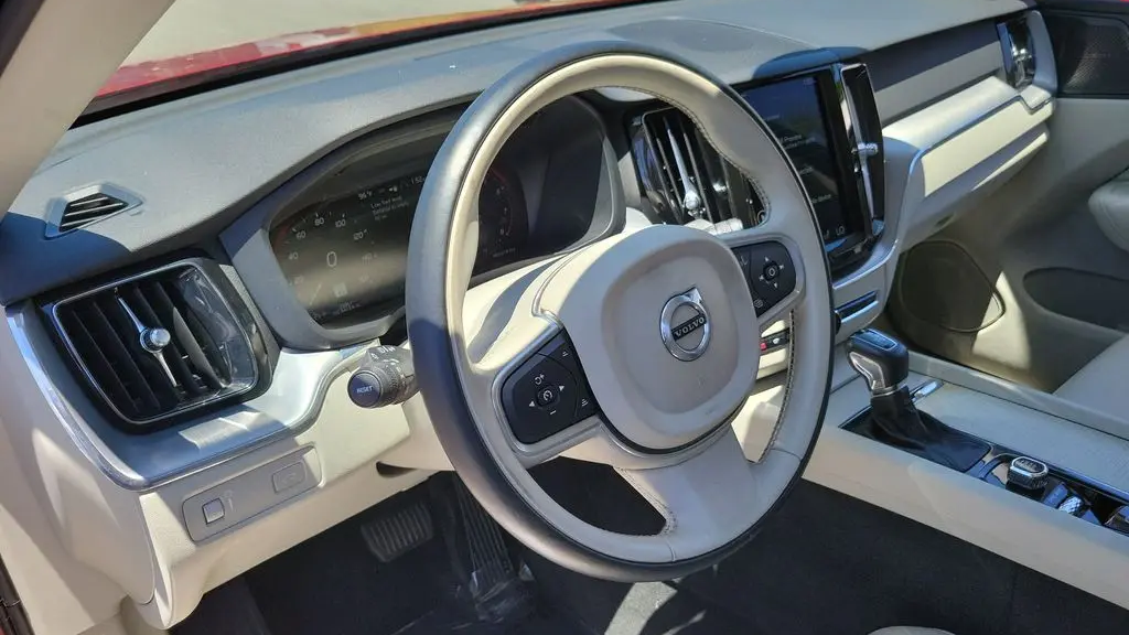 2019 Volvo XC60 T5 Momentum