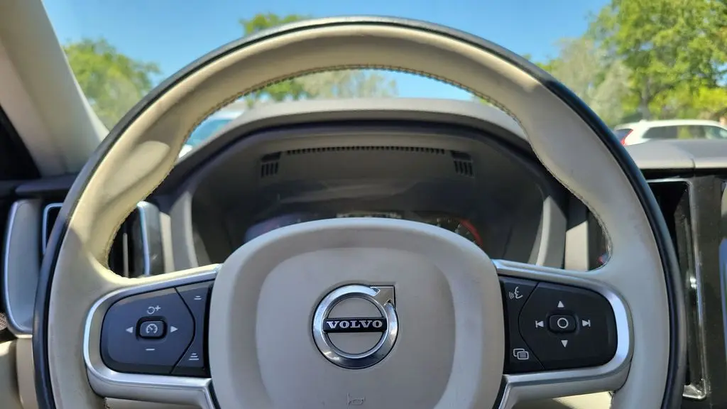 2019 Volvo XC60 T5 Momentum
