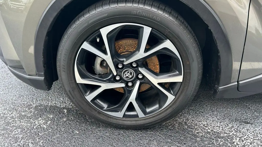 2021 Toyota C-HR LE