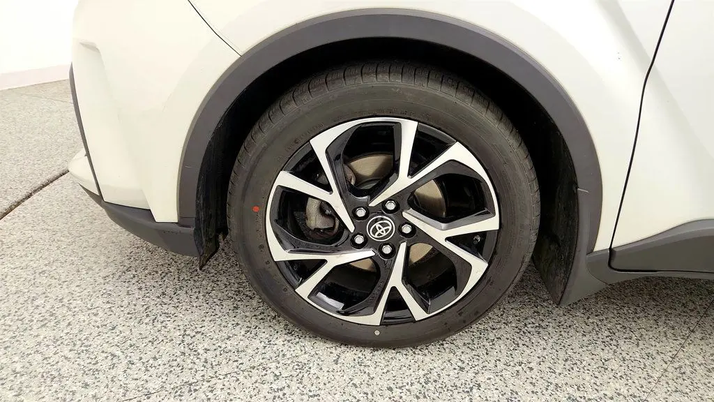 2021 Toyota C-HR LE