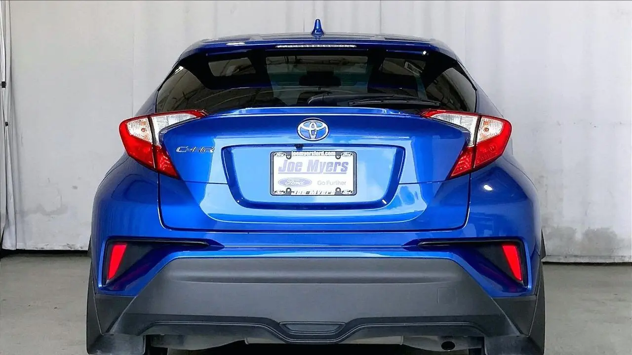 2022 Toyota C-HR XLE