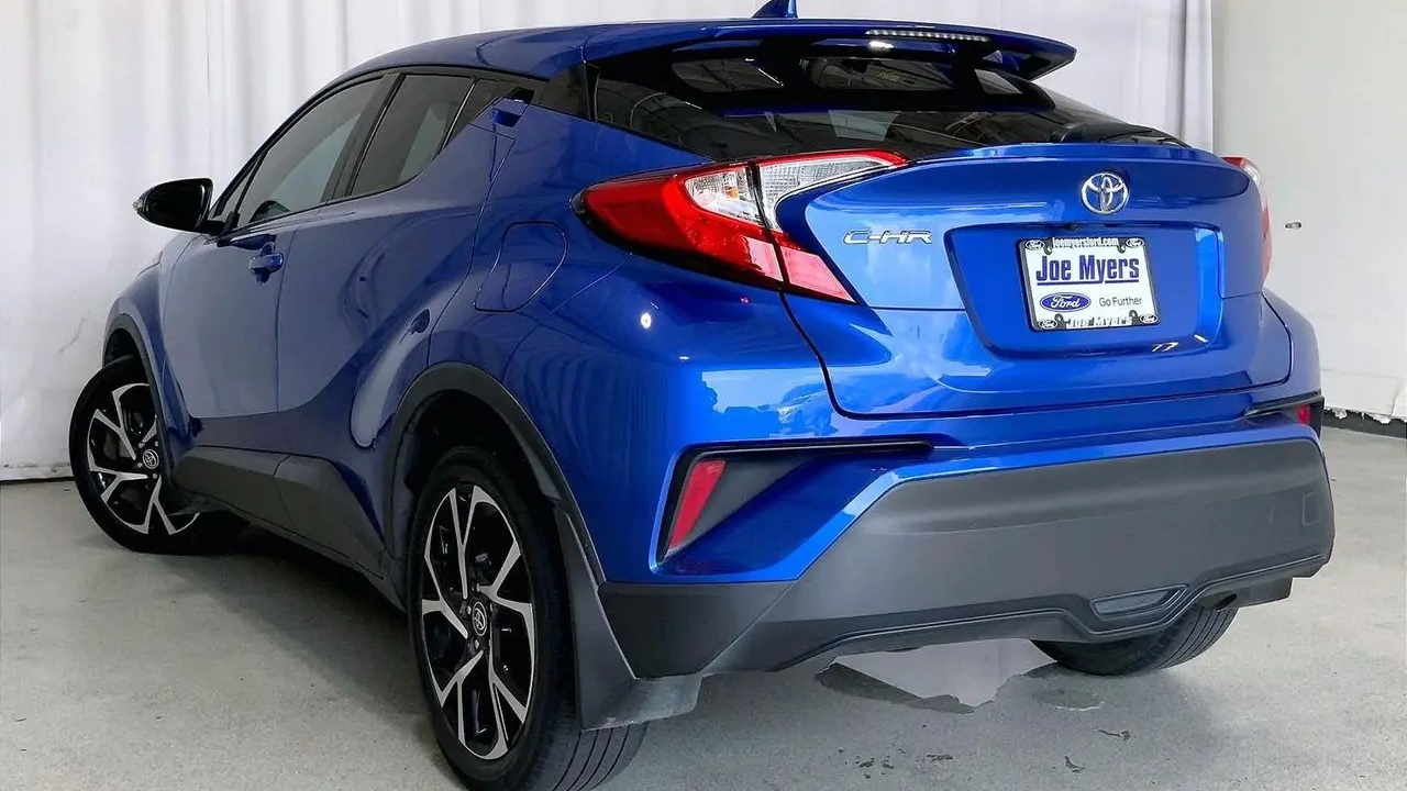 2022 Toyota C-HR XLE