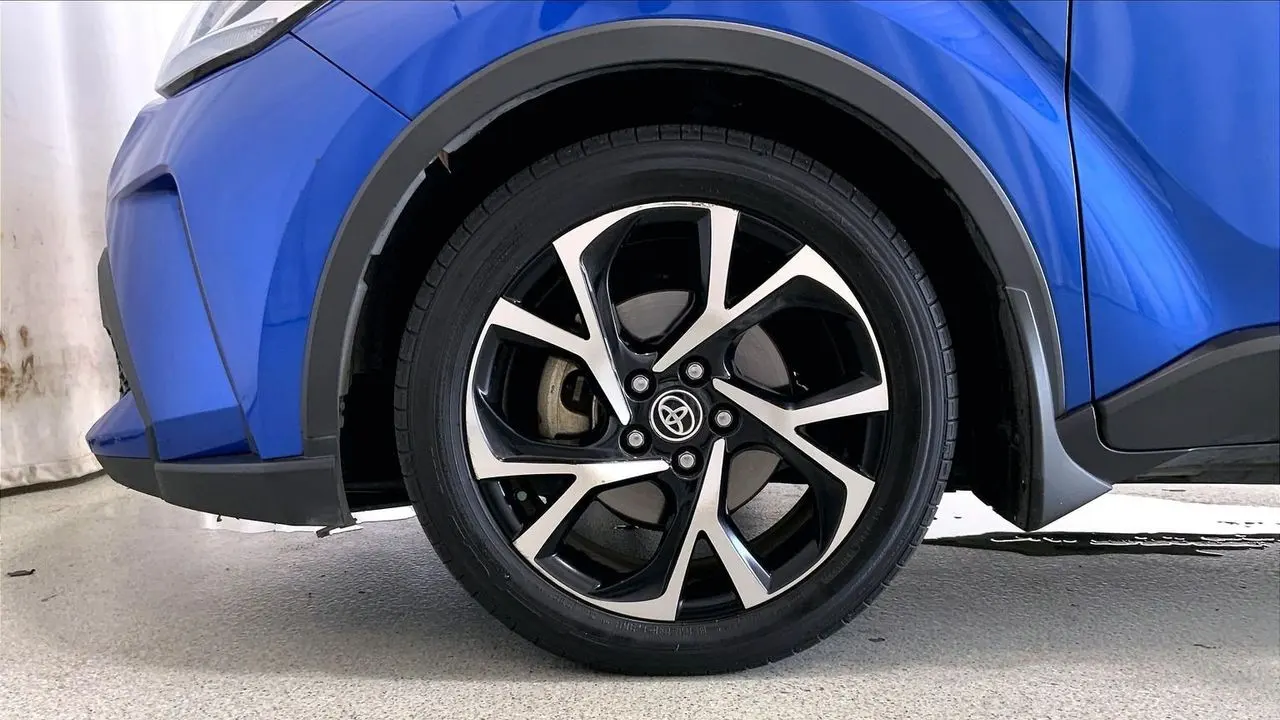 2022 Toyota C-HR XLE