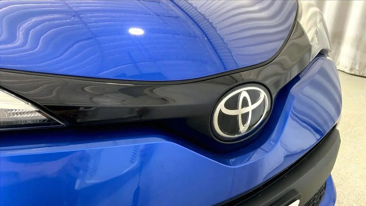 2022 Toyota C-HR XLE