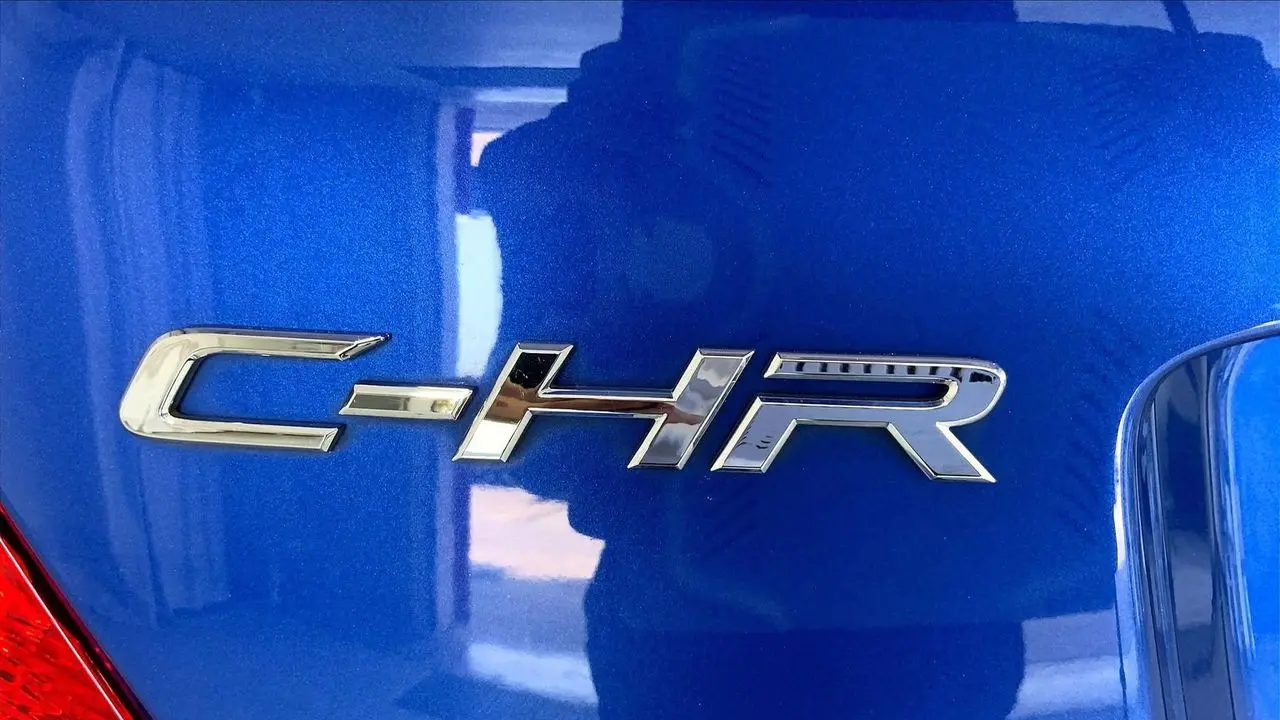 2022 Toyota C-HR XLE