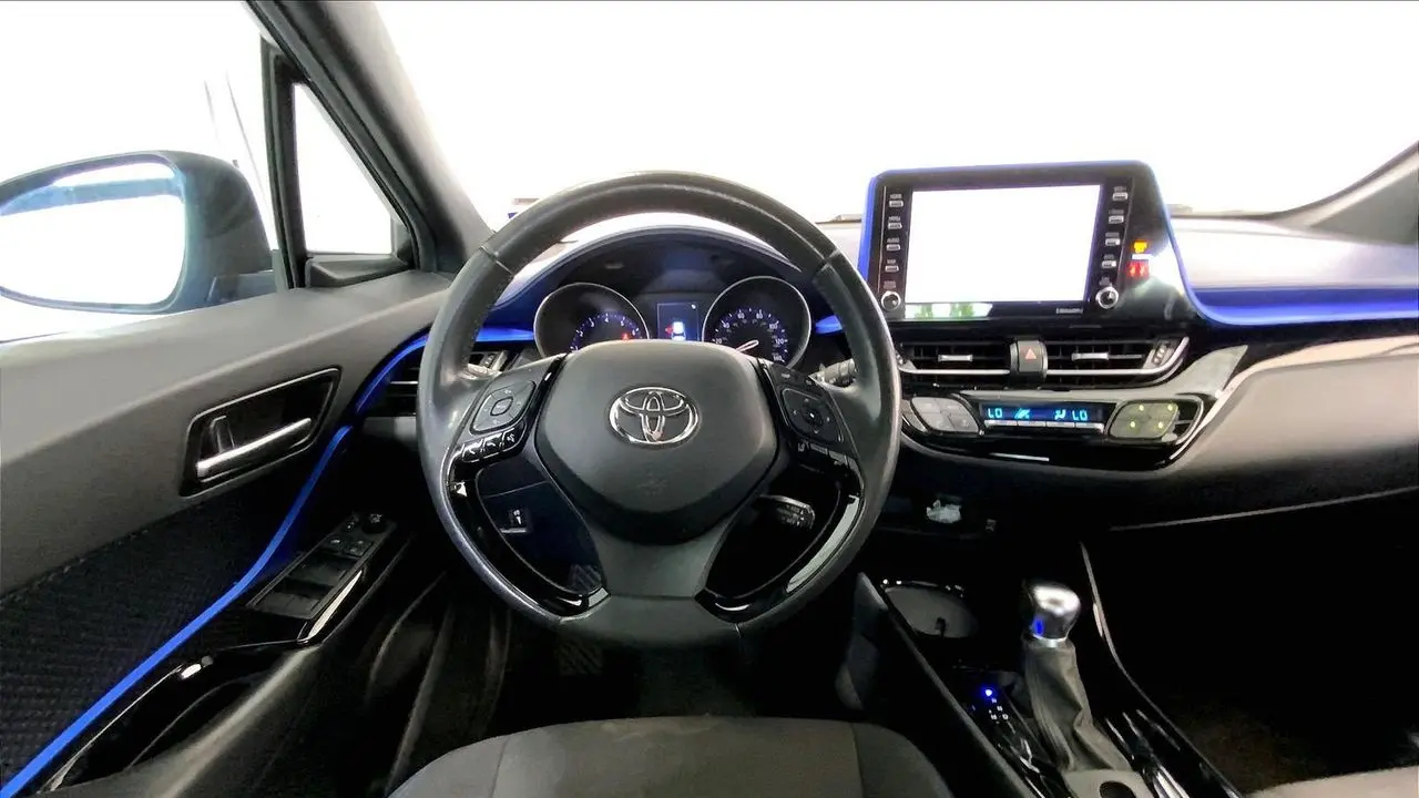 2022 Toyota C-HR XLE