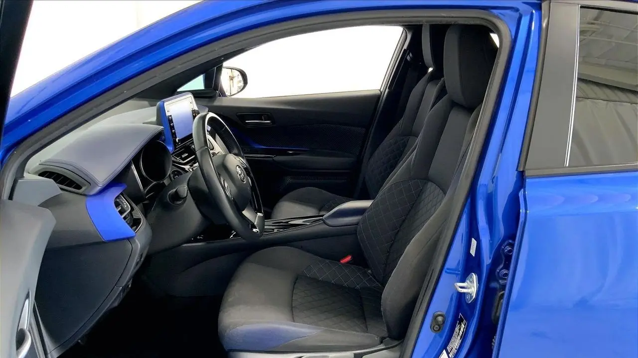 2022 Toyota C-HR XLE
