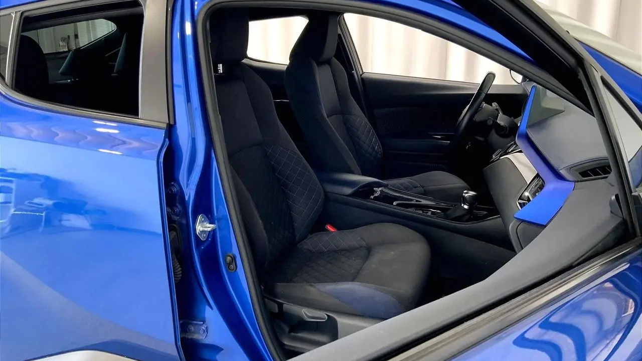 2022 Toyota C-HR XLE