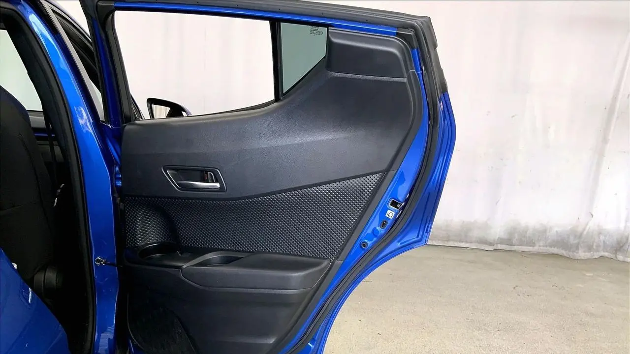 2022 Toyota C-HR XLE