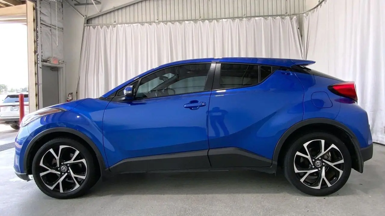 2022 Toyota C-HR XLE