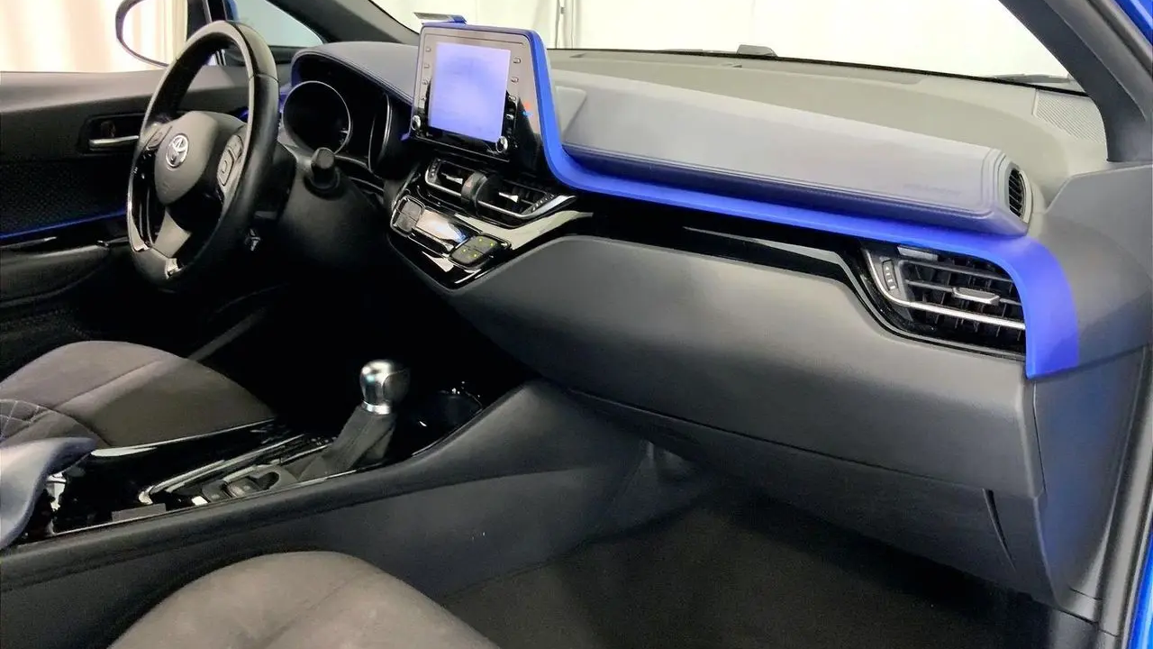 2022 Toyota C-HR XLE