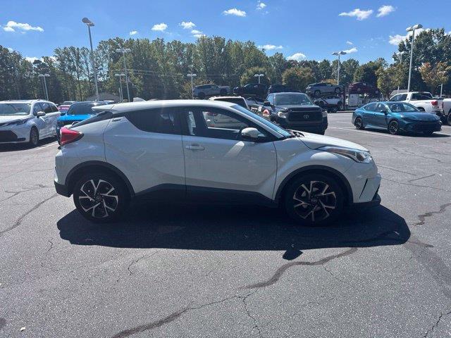 2019 Toyota C-HR XLE — photo 1 of 11
