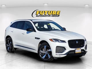 2025 Jaguar F-PACE with Ostuni Pearl White Metallic Exterior