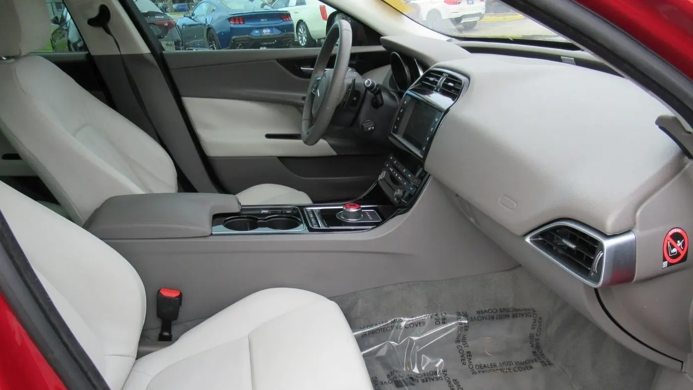 2017 Jaguar XE 25t Premium