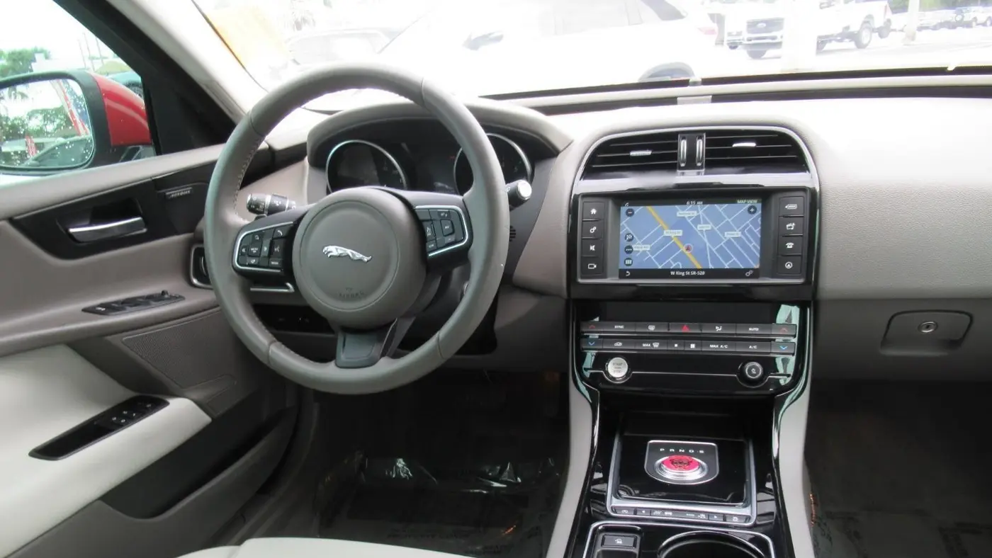2017 Jaguar XE 25t Premium