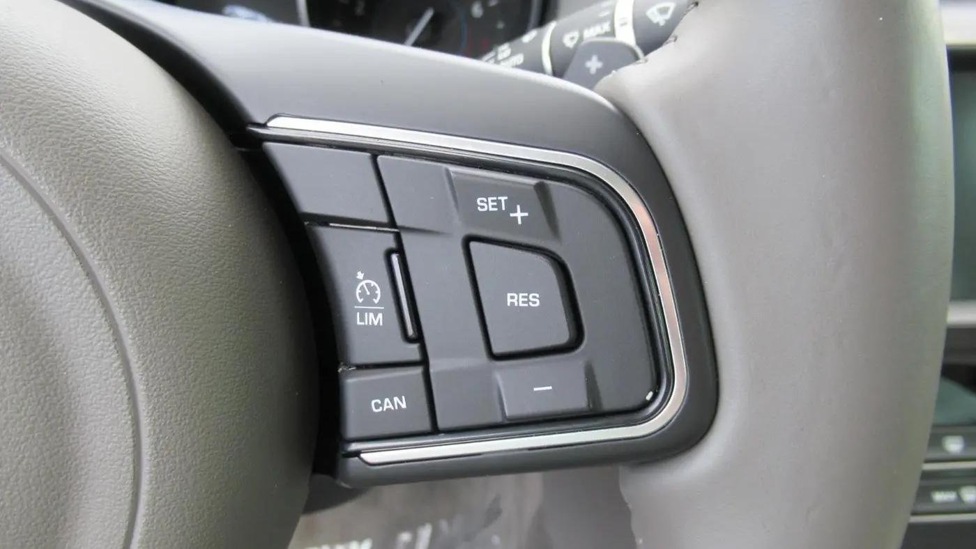 2017 Jaguar XE 25t Premium