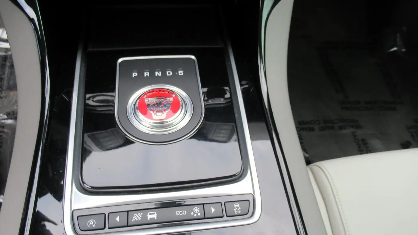 2017 Jaguar XE 25t Premium
