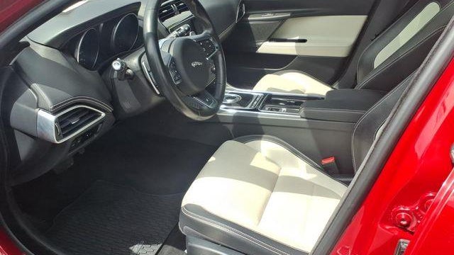2018 Jaguar XE 35t R-Sport
