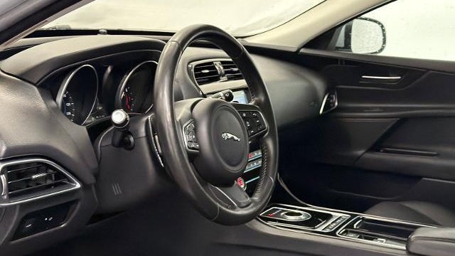 2018 Jaguar XE 25t