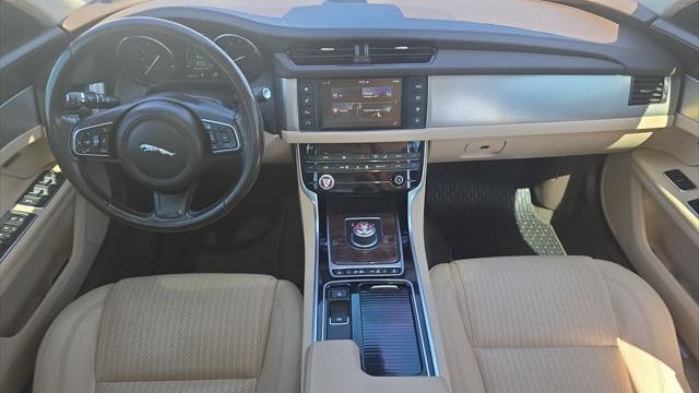 2017 Jaguar XF 35t Prestige