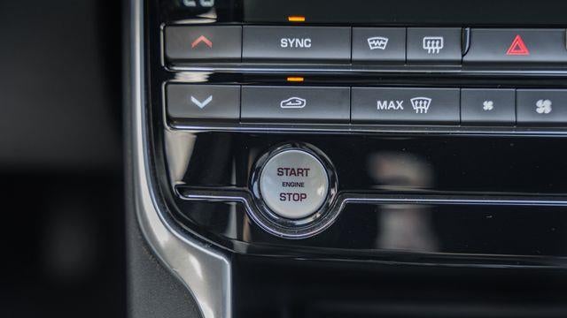 2018 Jaguar XF 25t R-Sport
