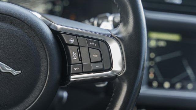 2018 Jaguar XF 25t R-Sport