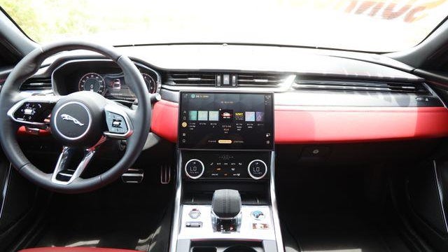 2024 Jaguar XF P300 R-Dynamic SE