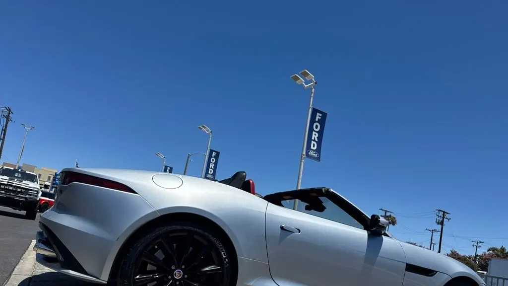 2022 Jaguar F-TYPE R