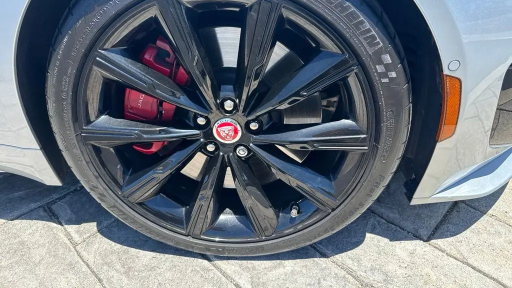 2022 Jaguar F-TYPE R