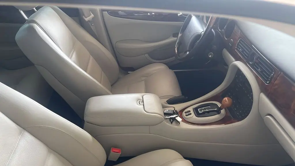 1999 Jaguar XJR Base