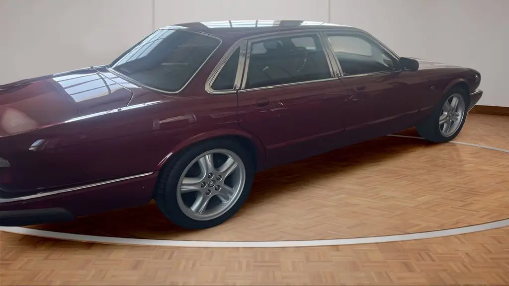 1999 Jaguar XJR Base
