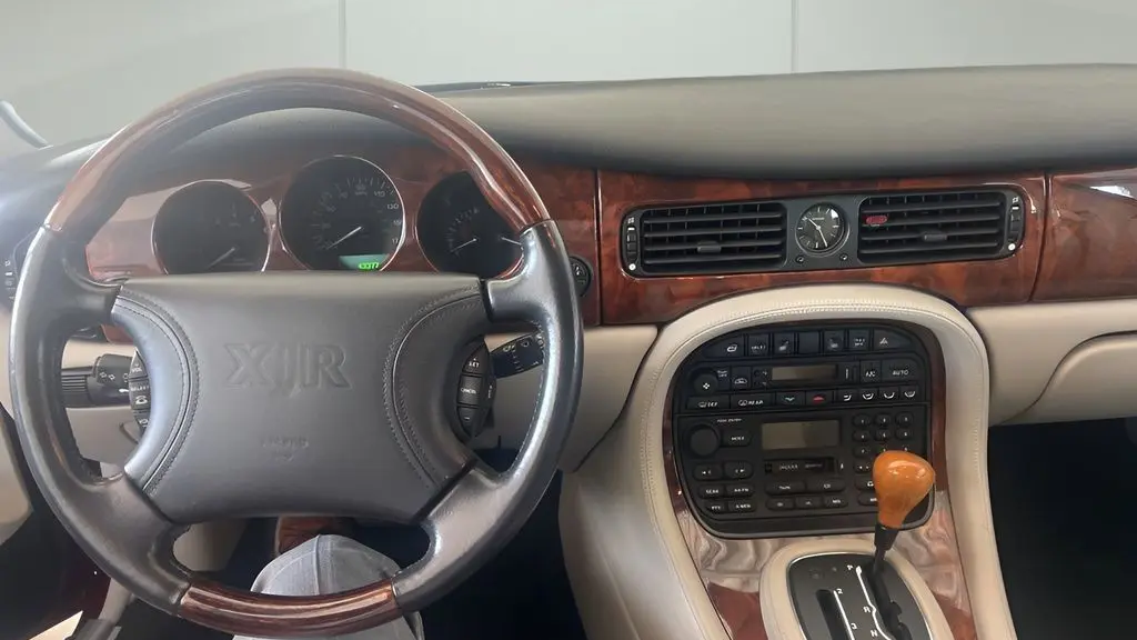 1999 Jaguar XJR Base