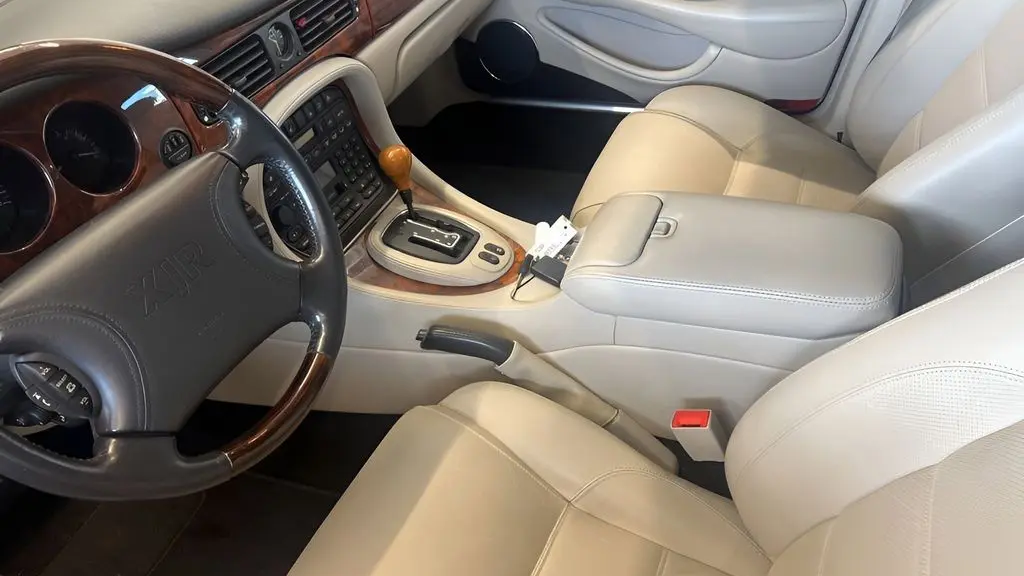 1999 Jaguar XJR Base