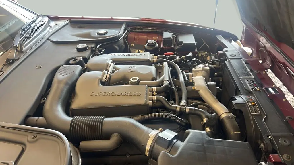 1999 Jaguar XJR Base