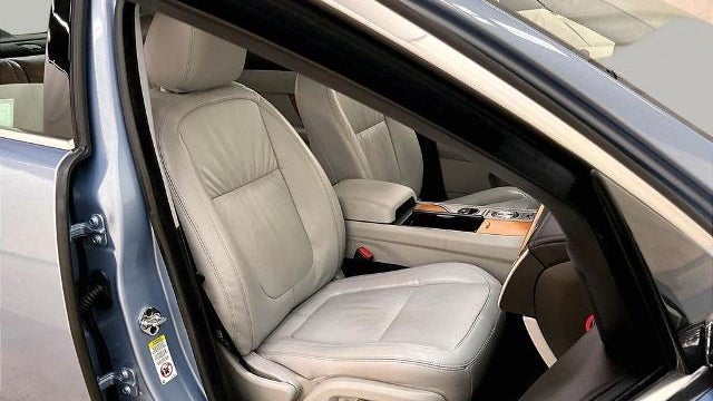 2010 Jaguar XF Base