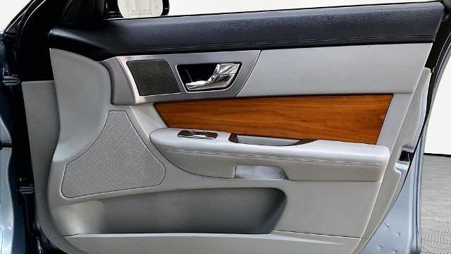 2010 Jaguar XF Base