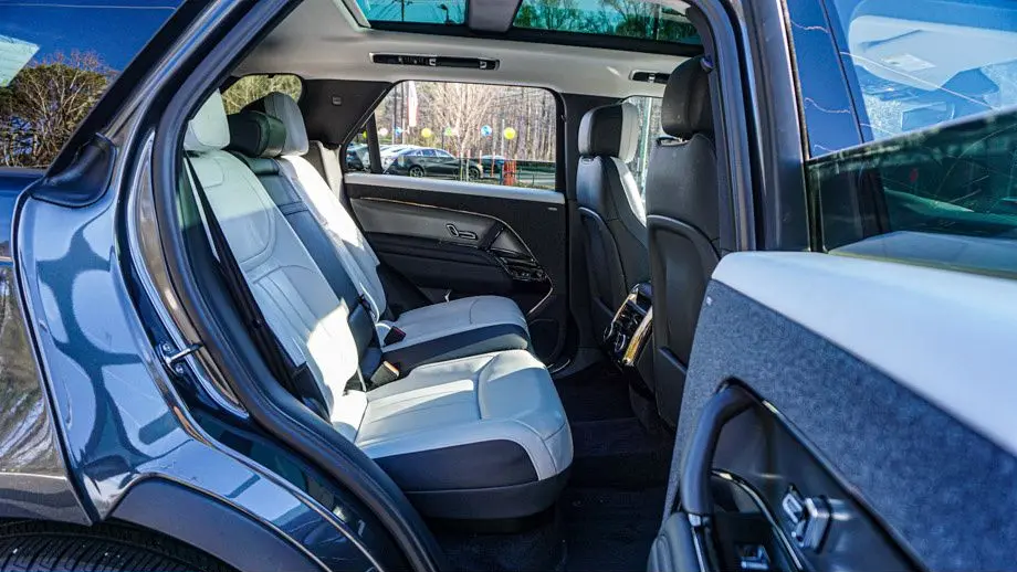 2025 Land Rover Range Rover Sport P460e Dynamic SE