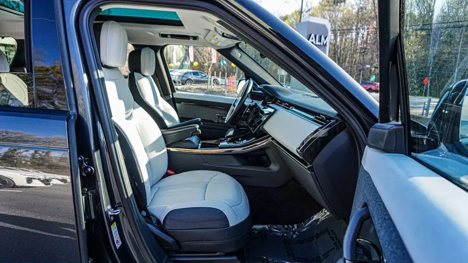 2025 Land Rover Range Rover Sport P460e Dynamic SE