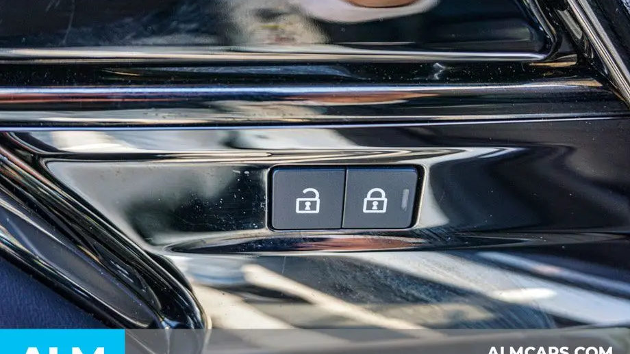 2023 Land Rover Range Rover Sport P360 SE