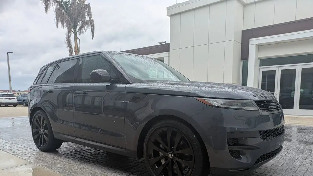2025 Land Rover Range Rover Sport P360 SE
