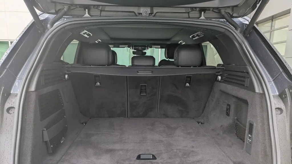 2025 Land Rover Range Rover Sport P360 SE