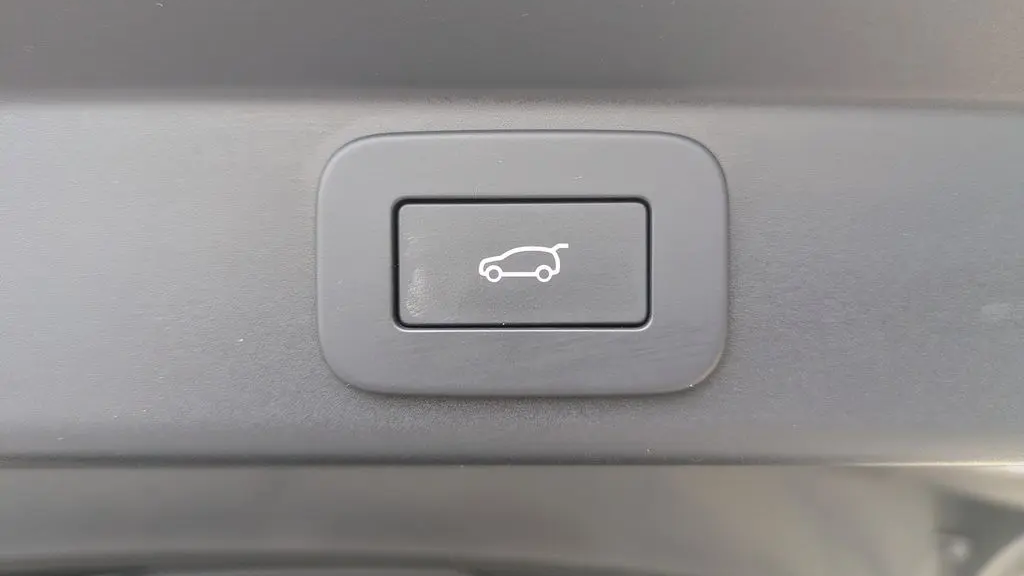 2025 Land Rover Range Rover Sport P360 SE