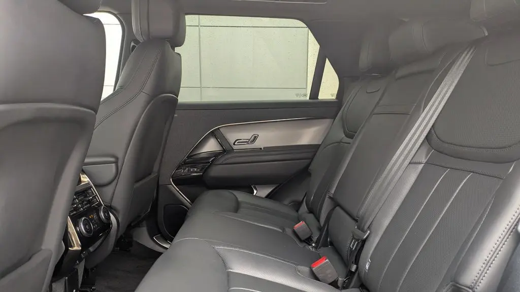 2025 Land Rover Range Rover Sport P360 SE