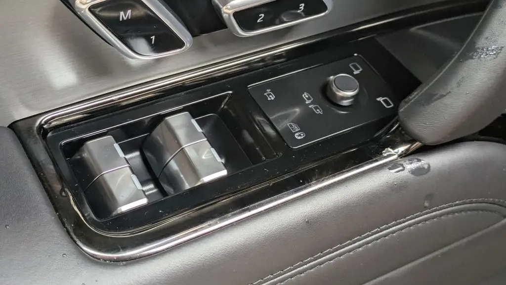 2025 Land Rover Range Rover Sport P360 SE
