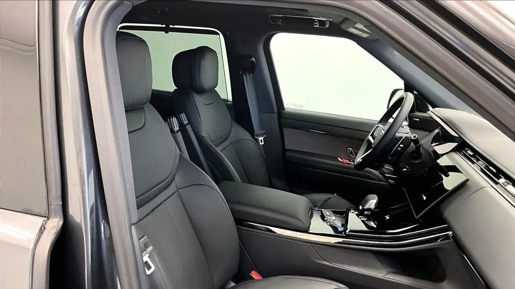 2025 Land Rover Range Rover Sport P360 SE