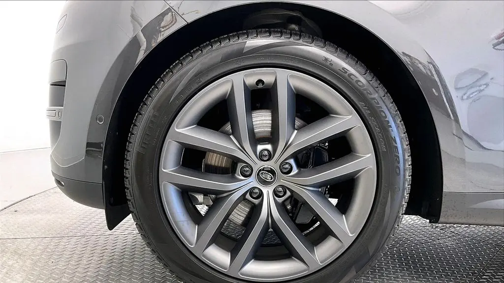 2025 Land Rover Range Rover Sport P360 SE