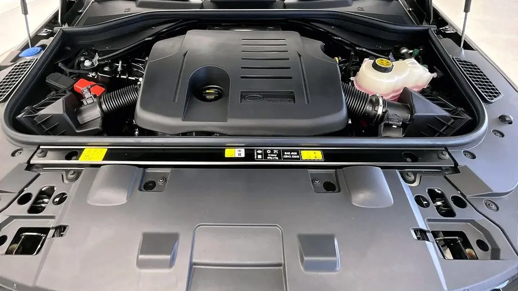 2025 Land Rover Range Rover Sport P360 SE