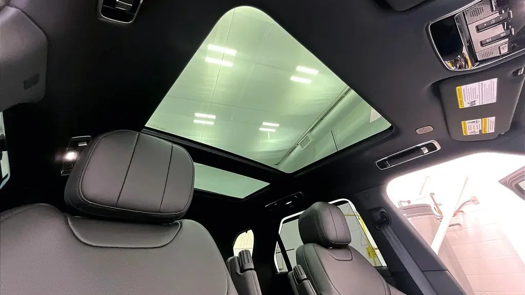 2025 Land Rover Range Rover Sport P360 SE