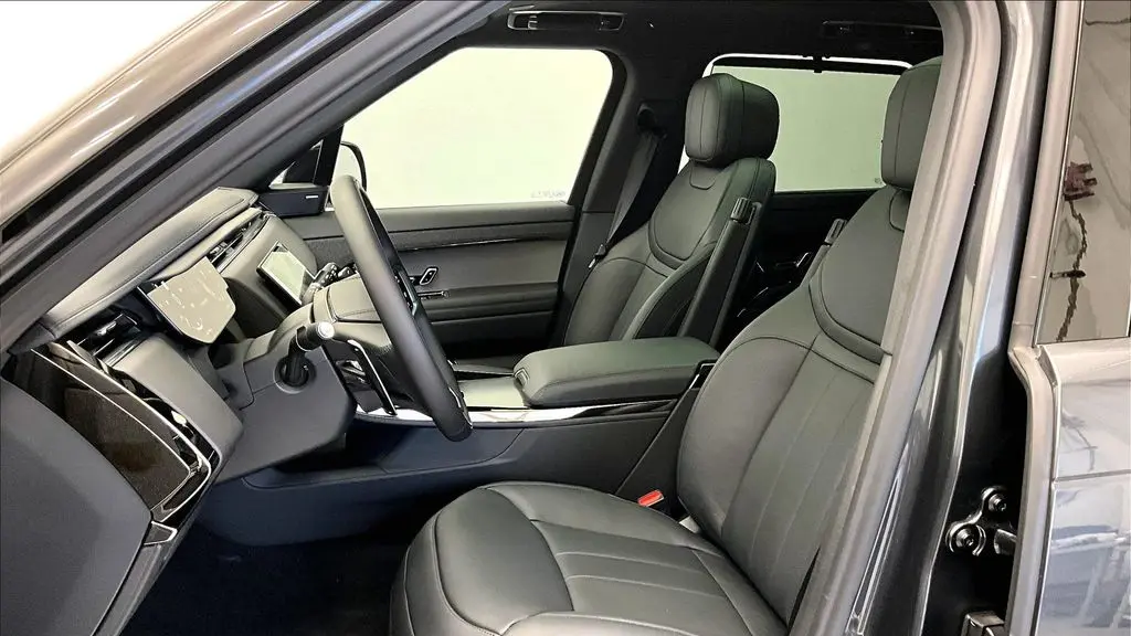 2025 Land Rover Range Rover Sport P360 SE