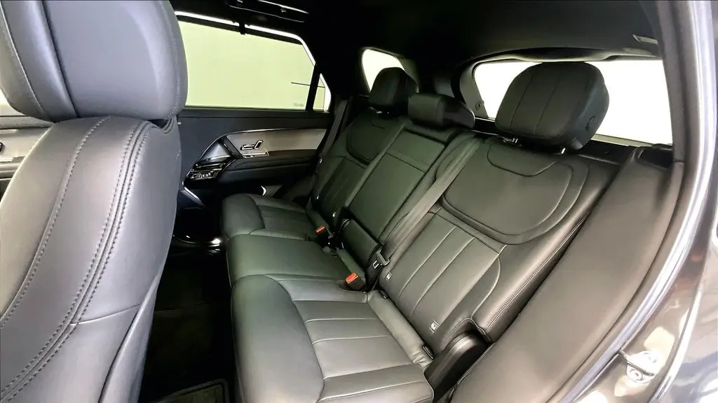 2025 Land Rover Range Rover Sport P360 SE